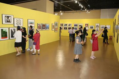 第28屆全國攝影藝術(shù)展覽在臨海盛大開幕，承辦展覽展示活動展現(xiàn)時(shí)代光影